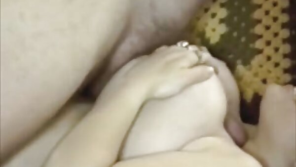 Hollie Stevens yang miang dan comel menjilat farajnya pada waktu pagi video seks cikgu
